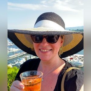Meet your Posher, Olivia